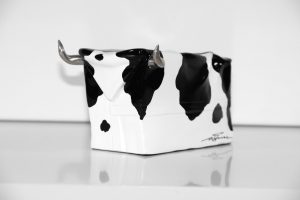 CODE: CL008 | Tétra-Vache Classic demi litre noir-blanc